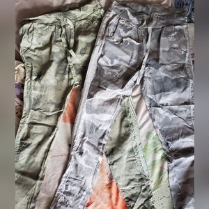 2 pairs of camo skinny stretchy pants one gray ,one green size 4women's
